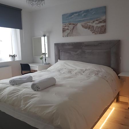 Barnoaks House - Private Room Ensuite Bathroom Homestay ダブリン エクステリア 写真