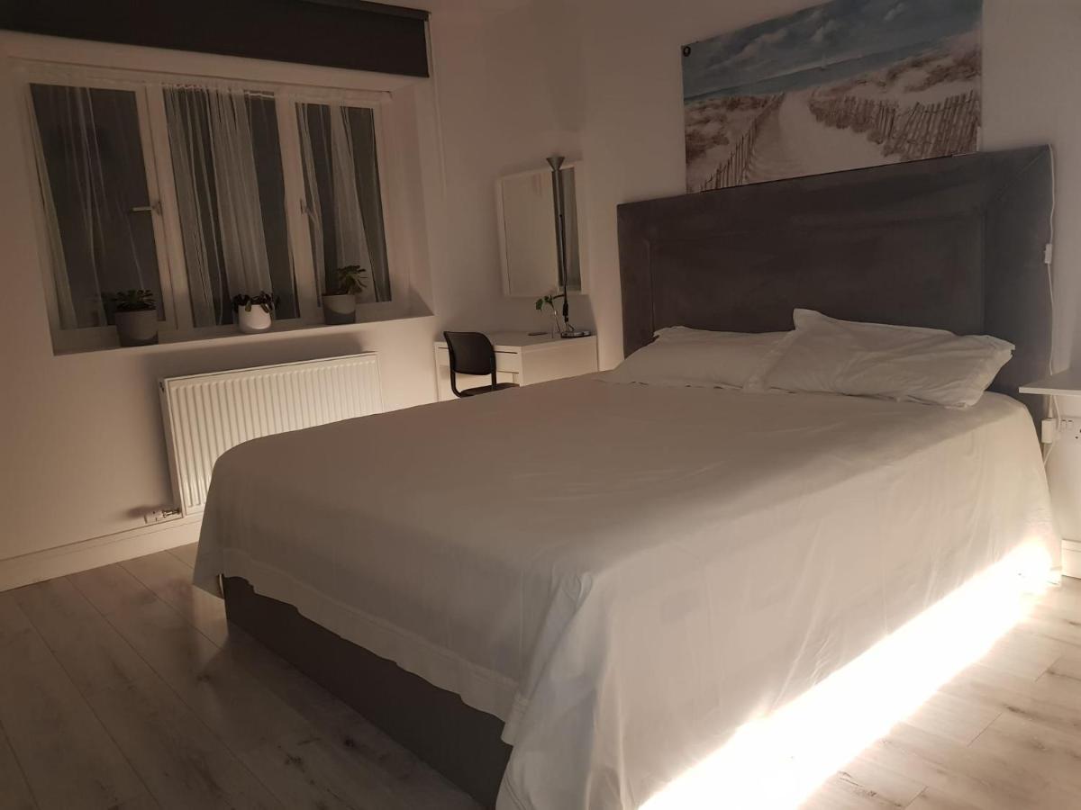 Barnoaks House - Private Room Ensuite Bathroom Homestay ダブリン エクステリア 写真